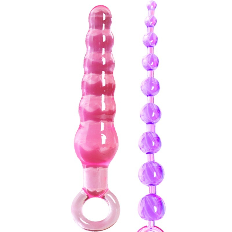 Vibrantes artículos de estimulación íntima de color rosa y morado para aumentar el placer y la exploración.