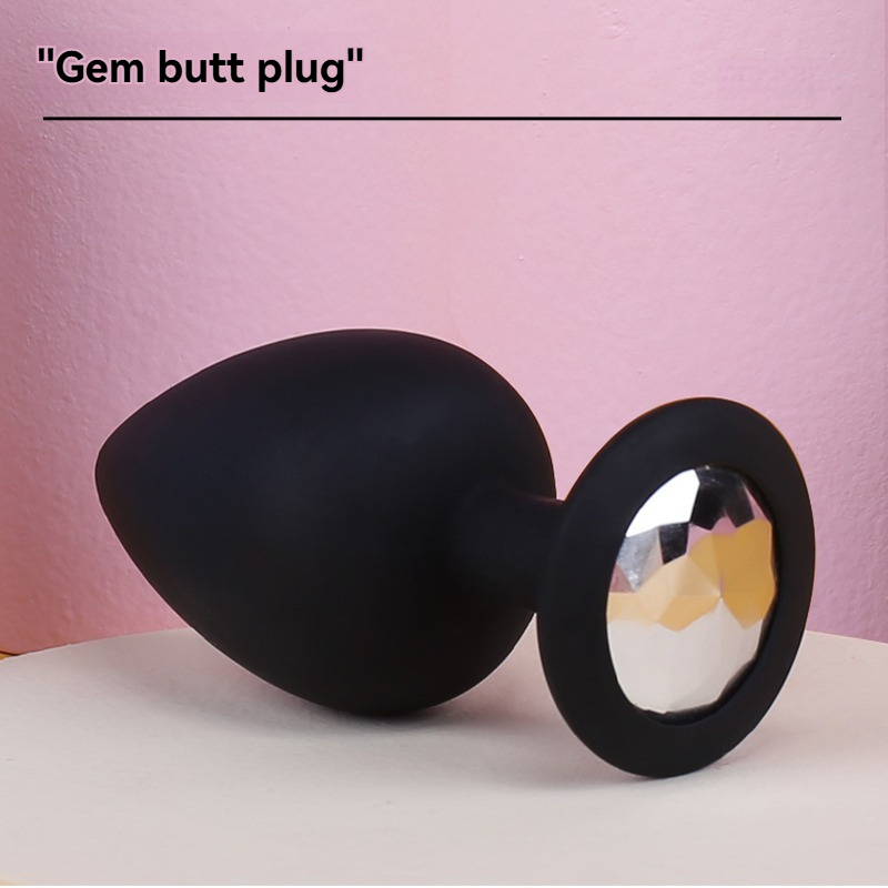 Elegant perle buttplug i mat sort med en funklende ædelsten for ekstra glamour.