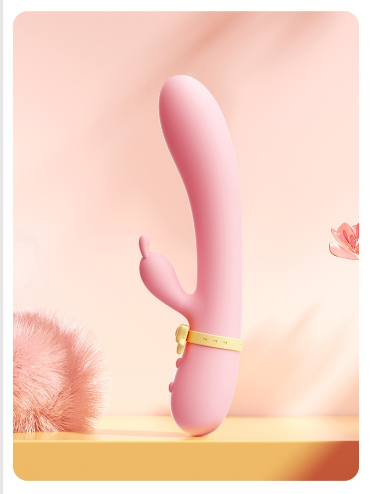 Juguetón diseño de juguete sexual moderno de color rosa con funciones interactivas y elegante fondo pastel.