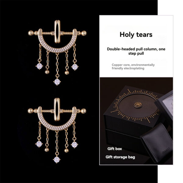 Brincos elegantes de lua crescente em tom dourado com cristais brilhantes, perfeitos para qualquer ocasião.