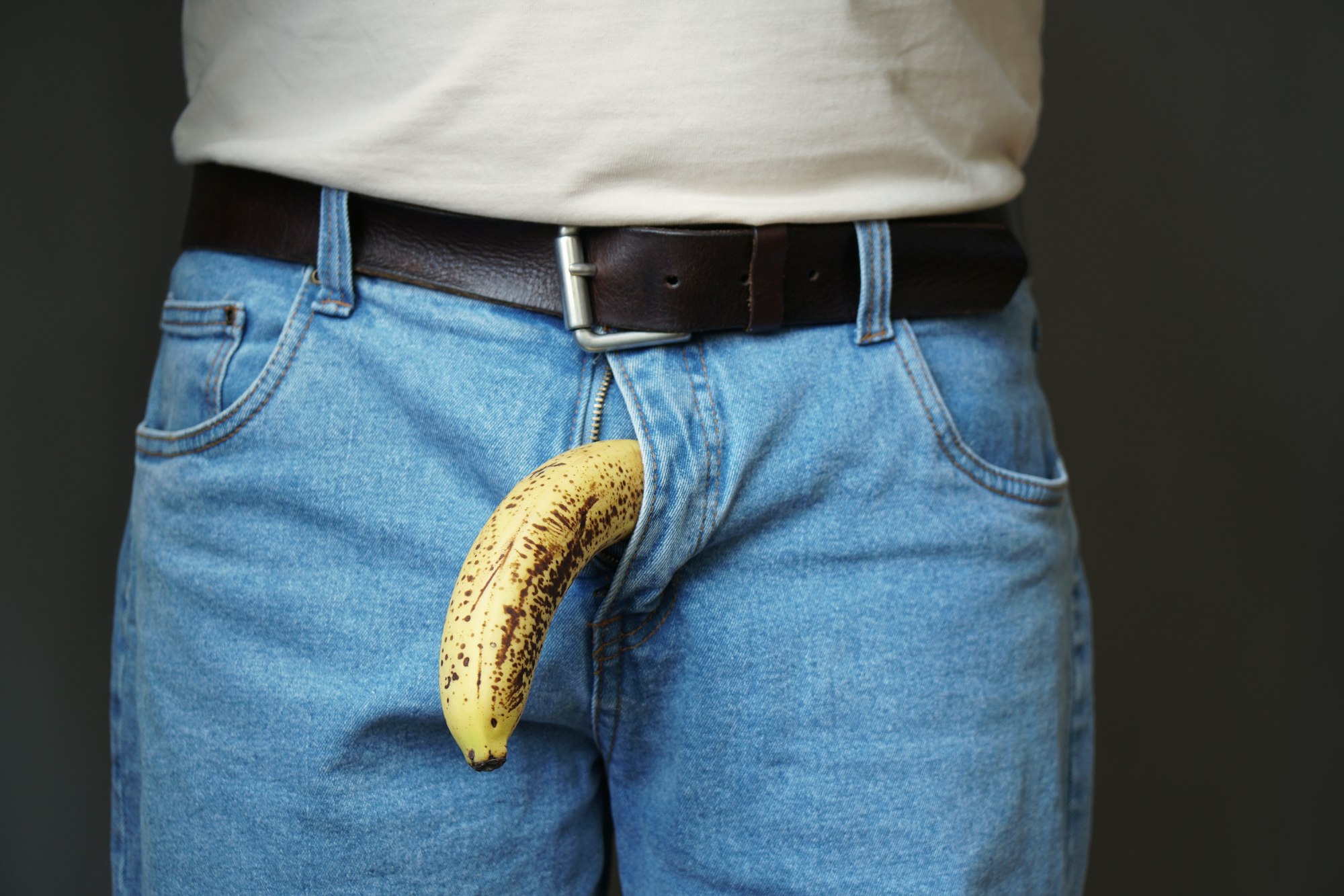 koncepcja impotencji lub zaburzeń erekcji z bananowym penisem