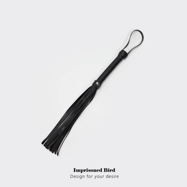 Flogger elegante chamado Imprisoned Bird, perfeito para explorar a intimidade e o desejo.