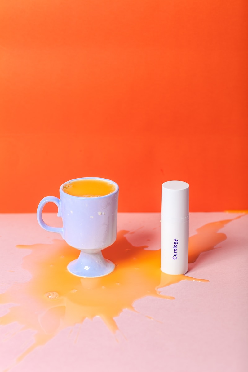 tazza in ceramica bianca