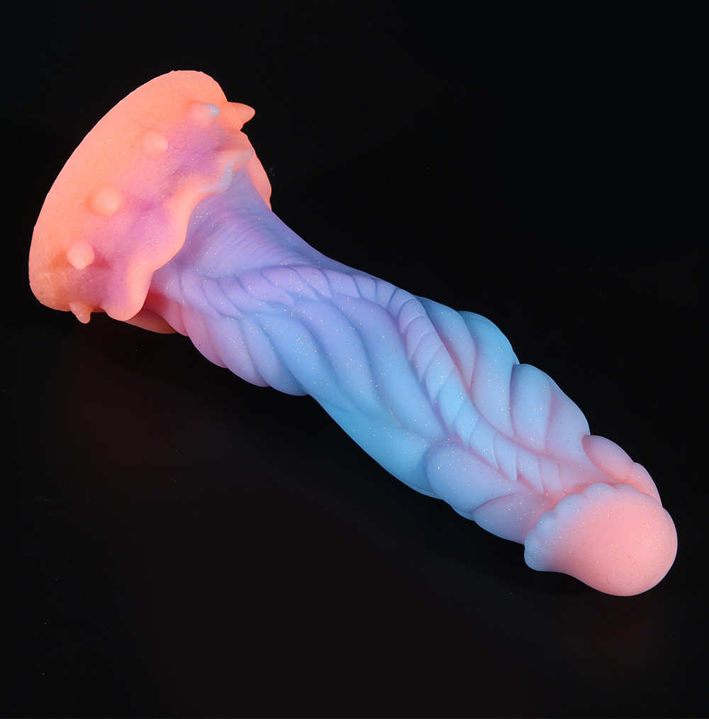 Giocattolo erotico dal design a tentacolo in silicone vibrante con colori stravaganti e dettagli strutturati.