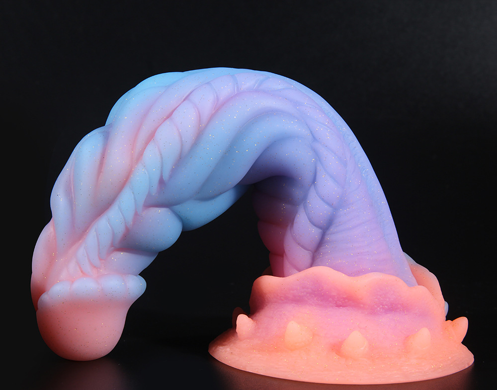 Intrincada escultura de silicone em tons pastel que mistura fantasia e arte, perfeita para a exploração por adultos.