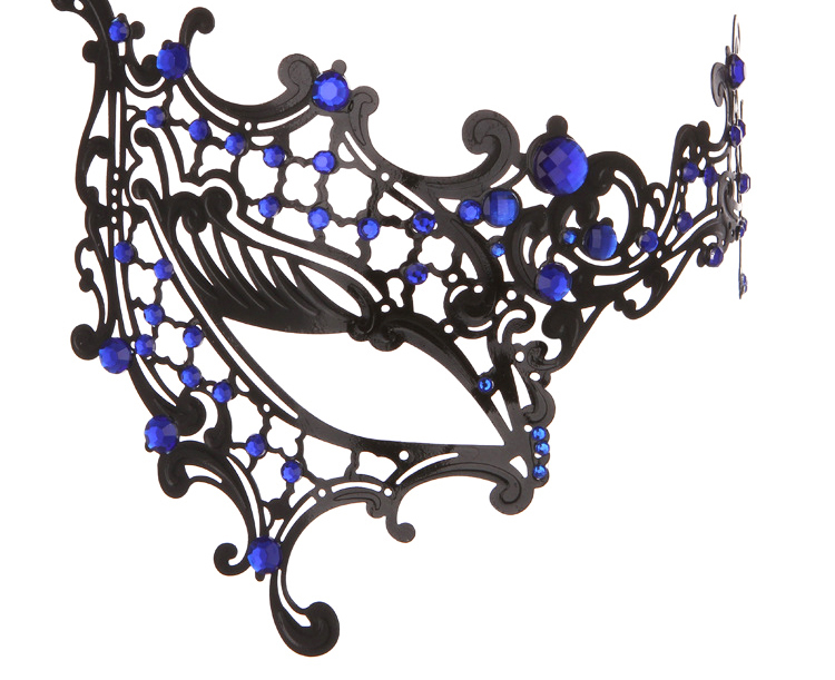 Masque de mascarade noir élégant avec des pierres précieuses bleues, parfait pour les événements à thème pour adultes et les fêtes costumées.