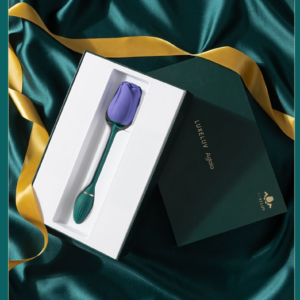 Elegant rose spoon gift set in luxurious packaging, perfect for culinary enthusiasts.