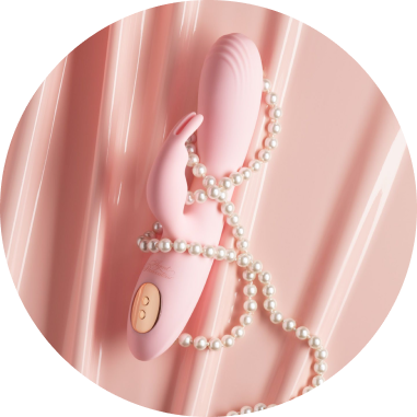 Elegante vibrador rosa con diseño ergonómico, perlas de imitación y modos personalizables para mejorar la intimidad.